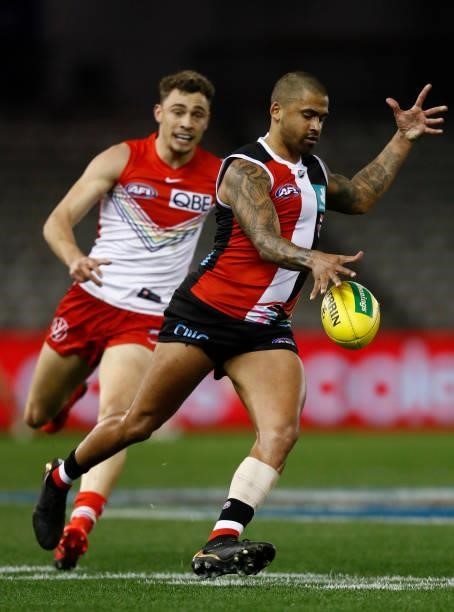 Bradley Hill of the Saints kicks the ball during the round 21 AFL match between St Kilda Saints and Sydney Swans at Marvel Stadium on August 07, 2021...
