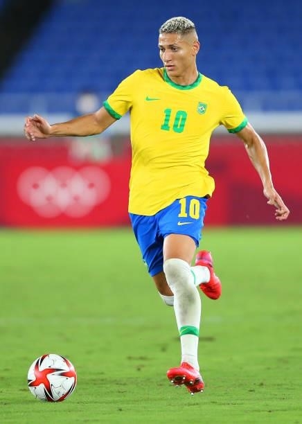 Richarlison of Team Brazil runs with the ball during the Men's Gold Medal Match between Brazil and Spain on day fifteen of the Tokyo 2020 Olympic...