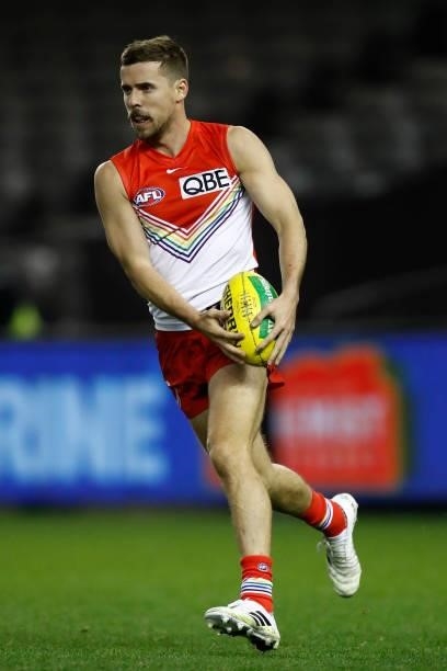 Jake Lloyd of the Swans runs with the ball during the round 21 AFL match between St Kilda Saints and Sydney Swans at Marvel Stadium on August 07,...