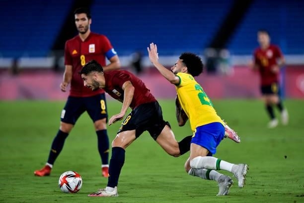Oscar Gil of Spain and Claudinho of Brazil during the Tokyo 2020 Olympic Mens Football Tournament Gold Medal Match between Brazil and Spain at...