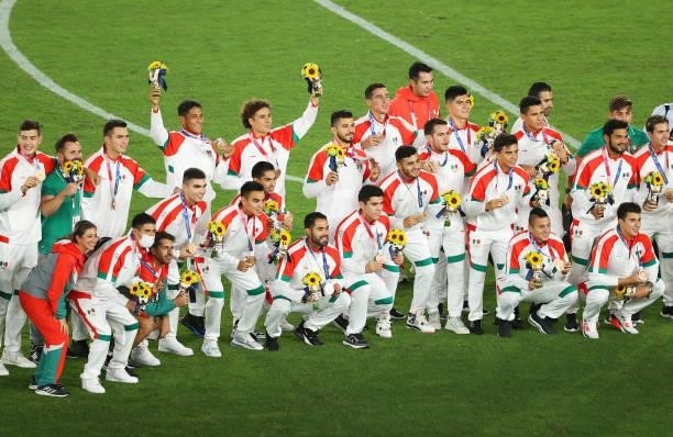 Bronze medalists of Team Mexico pose with their bronze medals during the Men's Football Competition Medal Ceremony on day fifteen of the Tokyo 2020...