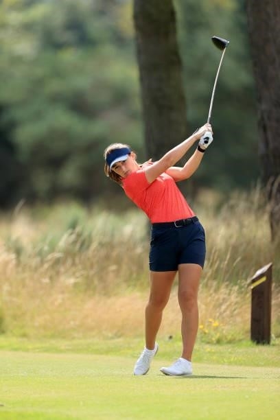 Jae Bowers of England plays her tee shot on the 18th hole during the Rose Ladies Series at Scotscraig Golf Club on August 07, 2021 in Tayport,...