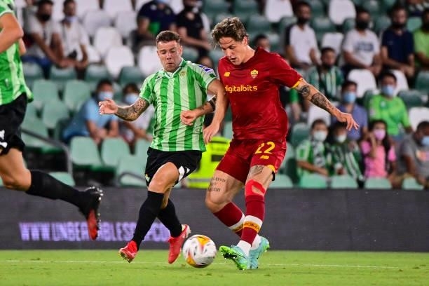 Nixolò Zaniolo of AS Roma in action during the Unbeatables Cup at Estadio Benito Villamarin on August 07, 2021 in Seville, Spain.