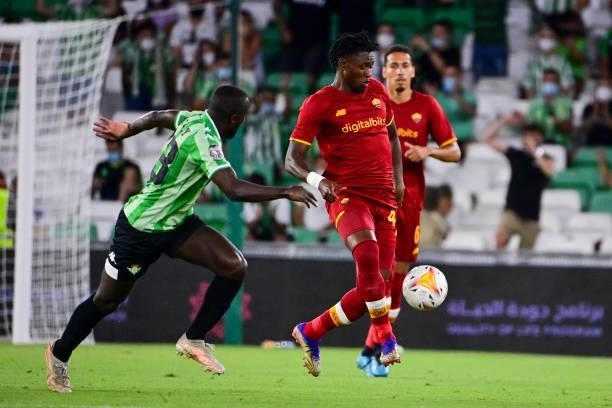 Amamdou Diawara of AS Roma in action during the Unbeatables Cup at Estadio Benito Villamarin on August 07, 2021 in Seville, Spain.