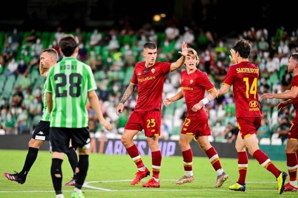 Gianluca Mancini of AS Roma celebrates his goal with teammates during the Unbeatables Cup at Estadio Benito Villamarin on August 07, 2021 in Seville,...