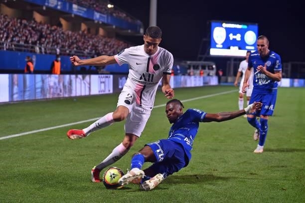 Achraf Hakimi of Paris Saint-Germain fights for possession during the Ligue 1 football match between Troyes and Paris at Stade de l'Aube on August...
