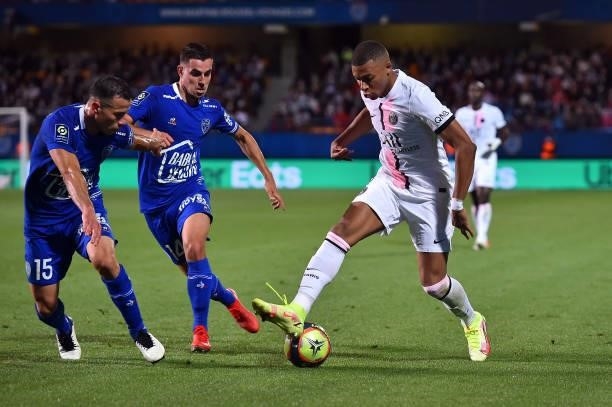 Kylian Mbappe of Paris Saint-Germain fights for possession during the Ligue 1 football match between Troyes and Paris at Stade de l'Aube on August...