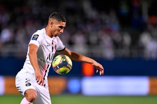 Achraf Hakimi of Paris Saint-Germain controls the ball during the Ligue 1 football match between Troyes and Paris at Stade de l'Aube on August 07,...