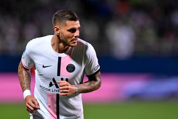 Mauro Icardi of Paris Saint-Germain looks on during the Ligue 1 football match between Troyes and Paris at Stade de l'Aube on August 07, 2021 in...