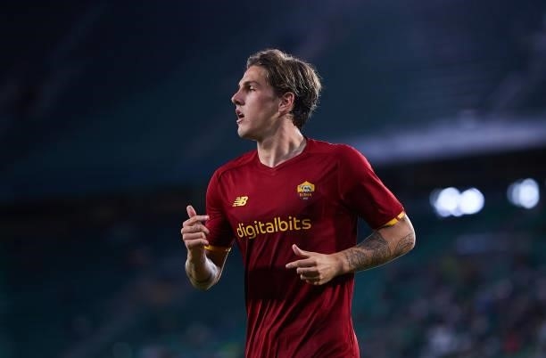Nicolò Zaniolo of AS Roma looks on during a friendly match between Real Betis and AS Roma at Estadio Benito Villamarin on August 07, 2021 in Seville,...