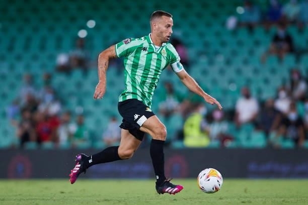 Sergio Canales of Real Betis in action during a friendly match between Real Betis and AS Roma at Estadio Benito Villamarin on August 07, 2021 in...