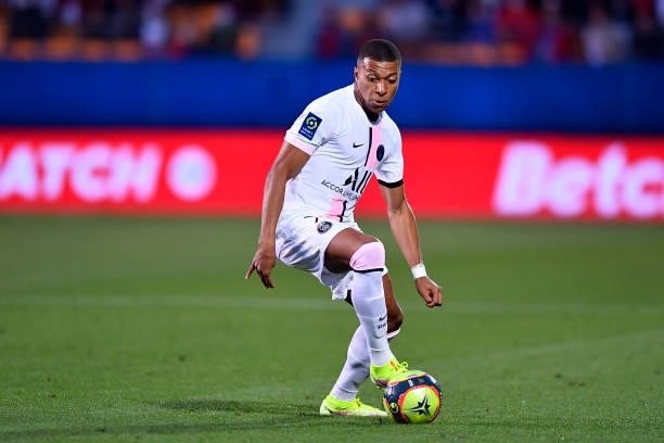 Kylian Mbappe of Paris Saint-Germain runs with the ball during the Ligue 1 football match between Troyes and Paris at Stade de l'Aube on August 07,...