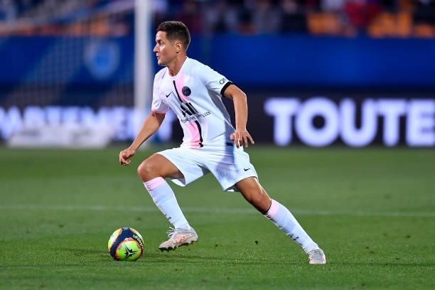 Ander Herrera of Paris Saint-Germain runs with the ball during the Ligue 1 football match between Troyes and Paris at Stade de l'Aube on August 07,...