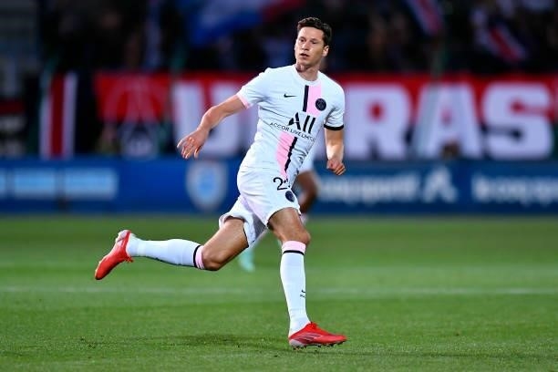 Julian Draxler of Paris Saint-Germain runs for the ball during the Ligue 1 football match between Troyes and Paris at Stade de l'Aube on August 07,...