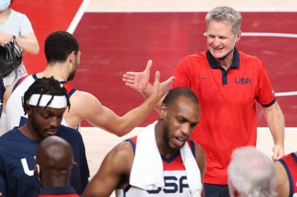 Assistant-coaches of Team USA Steve Kerr and Zach Lavine of USA celebrate the victory following the Men's Basketball Gold Medal Final between United...