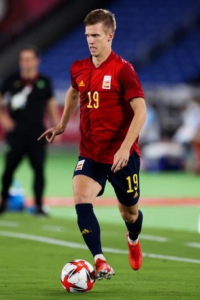 Dani Olmo of Spain controls the ball during the Men's Gold Medal Match between Brazil and Spain on day fifteen of the Tokyo 2020 Olympic Games at...