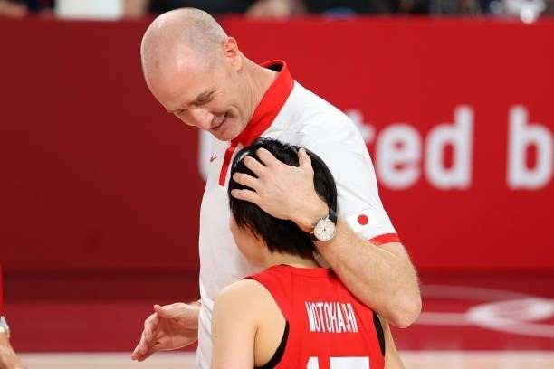 Head Coach Thomas Wayne Hovasse and Nako Motohashi of Team Japan embrace after falling to Team United States 90-75 during the women's gold medal...