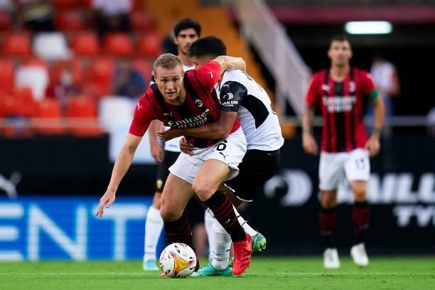 Alessandro Burlamaqui of Valencia CF competes for the ball with Mike Maignan of AC Milan during a pre-season friendly match between Valencia CF and...