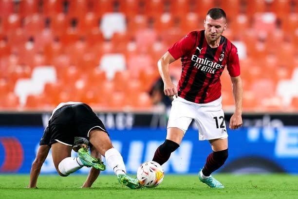 Alessandro Burlamaqui of Valencia CF competes for the ball with Ante Rebic of AC Milan during a pre-season friendly match between Valencia CF and AC...