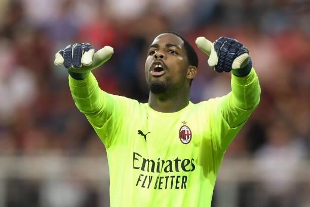 Mike Maignan of AC Milan reacts during the Pre-season friendly match between Real Madrid and AC Milan at Worthersee Stadion on August 08, 2021 in...