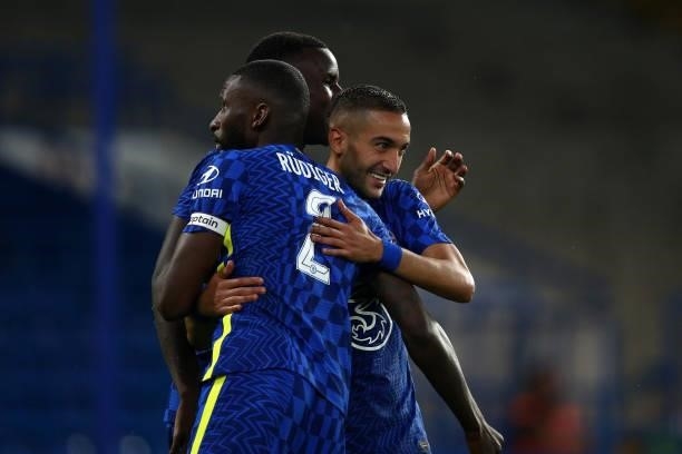 Hakim Ziyech of Chelsea is congratulated by Kurt Zouma of Chelsea and Antonio Rudiger of Chelsea after he scores their second goal during the...