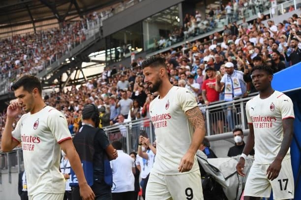 Players of AC Milan attend during the pre-season friendly match between Real Madrid and AC Milan at Worthersee Stadion on August 08, 2021 in...
