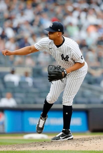Albert Abreu of the New York Yankees in action against the Seattle Mariners at Yankee Stadium on August 08, 2021 in New York City. The Mariners...