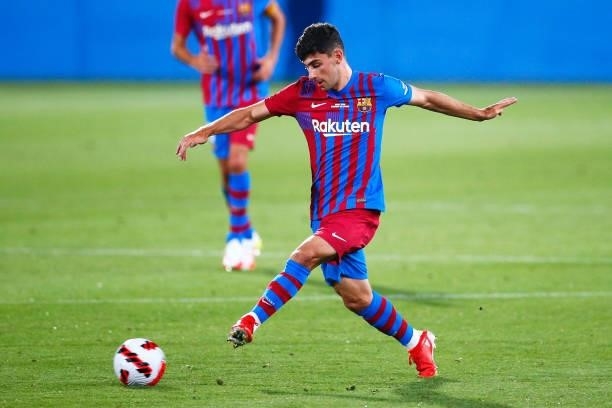 Yusuf Demir of FC Barcelona runs with the ball during the Joan Gamper Trophy match between FC Barcelona and Juventus at Estadi Johan Cruyff on August...
