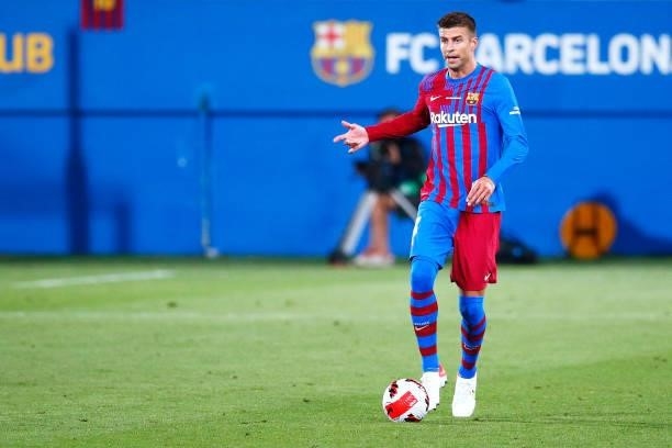 Gerard Pique of FC Barcelona runs with the ball during the Joan Gamper Trophy match between FC Barcelona and Juventus at Estadi Johan Cruyff on...