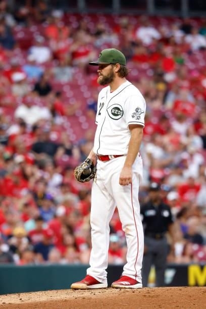 Wade Miley of the Cincinnati Reds pitches during the game against the Pittsburgh Pirates at Great American Ball Park on August 6, 2021 in Cincinnati,...