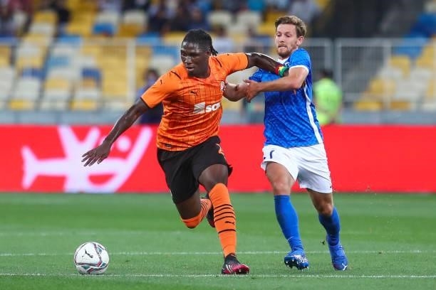Lassina Traore of Shakhtar Donetsk and Patrik Hrosovsky of KRC Genk during the UEFA Champions League: Third Qualifying Round Leg Two match between...
