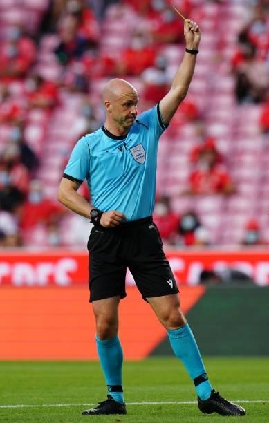 Referee Anthony Taylor in action during the UEFA Champions League : Third Qualifying Round Leg Two match between SL Benfica and Spartak Moskva at...