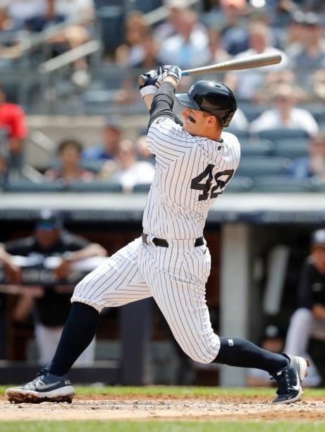 Anthony Rizzo of the New York Yankees in action against the Seattle Mariners at Yankee Stadium on August 07, 2021 in New York City. The Yankees...