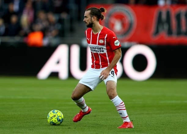 Davy Pröpper of PSV Eindhoven controls the ball during the UEFA Champions League third qualifying round second leg between FC Midtjylland and PSV...