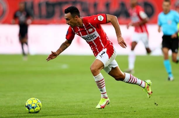 Eran Zahavi of PSV Eindhoven controls the ball during the UEFA Champions League third qualifying round second leg between FC Midtjylland and PSV...