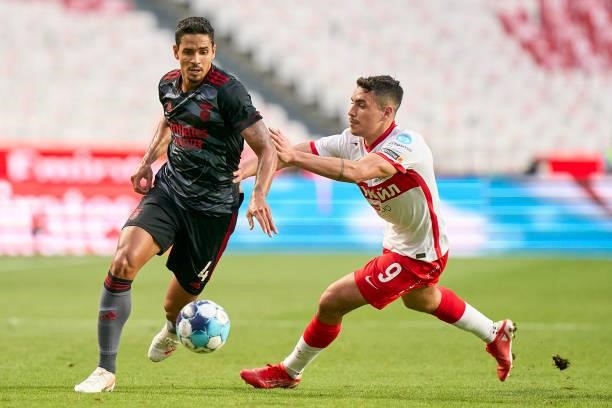 Ezequiel Ponce of FC Spartak Moskva competes for the ball with Lucas Verissimo of SL Benfica during the UEFA Champions League Third Qualifying Round...