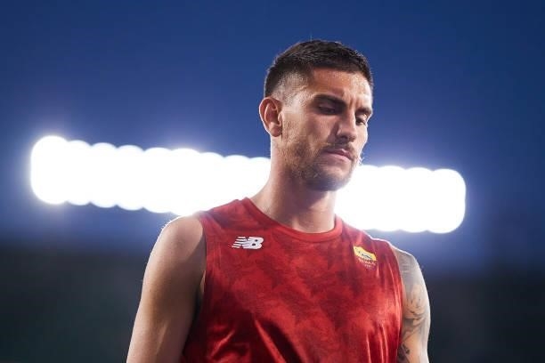 Lorenzo Pellegriniof AS Roma looks on during a friendly match between Real Betis and AS Roma at Estadio Benito Villamarin on August 07, 2021 in...