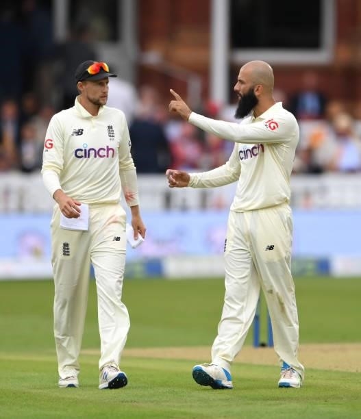 England bowler Moeen Ali sets his field with Joe Root before bowling his first ball during day one of the Second Test Match between England and India...