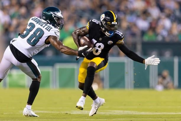Diontae Johnson of the Pittsburgh Steelers runs with the ball against Michael Jacquet of the Philadelphia Eagles in the first quarter of the...