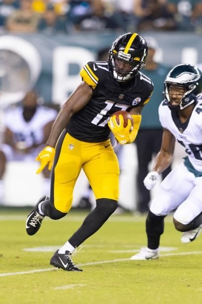 Isaiah McKoy of the Pittsburgh Steelers runs the ball against the Philadelphia Eagles during the preseason game at Lincoln Financial Field on August...