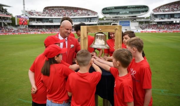 Former England captain Andrew Strauss rings the five minute bell alongside families with have been supported by the Ruth Strauss Foundation ahead of...