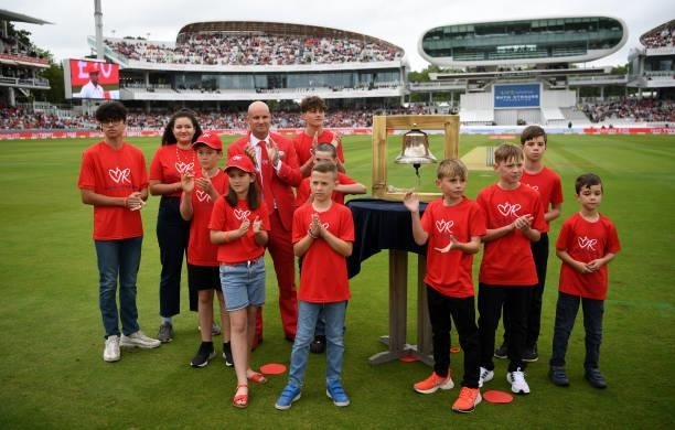 Former England captain Andrew Strauss rings the five minute bell alongside families with have been supported by the Ruth Strauss Foundation ahead of...