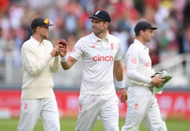 England bowler James Anderson acknowledges the applause as he leaves the field after taking 5 wickets on Ruth Strauss Foundation Day during day two...