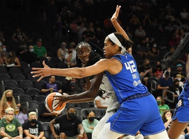 Ezi Magbefor of the Seattle Storm attempts to pass the ball while being defended by Brionna Jones of the Connecticut Sun during the 2021...