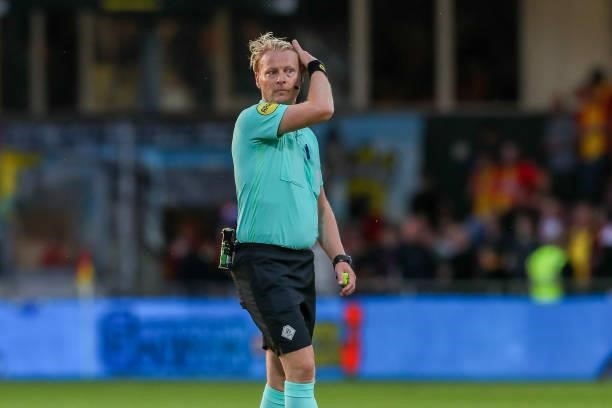 Referee Kevin Blom reacts during the Dutch Eredivisie match between Go Ahead Eagles and SC Heerenveen at De Adelaarshorst on August 14, 2021 in...