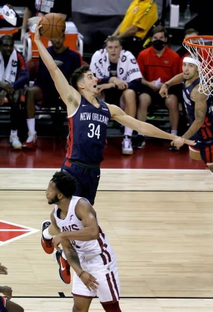 Daulton Hommes of the New Orleans Pelicans dunks against Lamar Stevens of the Cleveland Cavaliers during the 2021 NBA Summer League at the Thomas &...