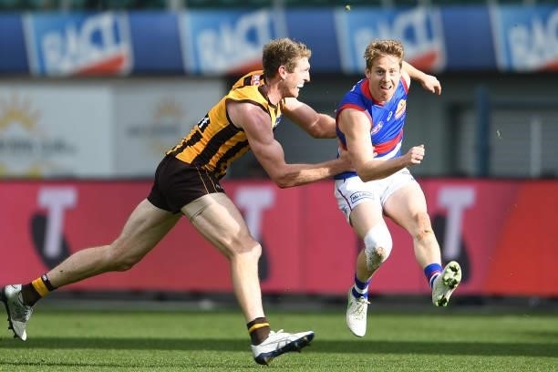 Laitham Vandermeer of the Bulldogs is tackled by Ben McEvoy of the Hawks during the round 22 AFL match between Hawthorn Hawks and Western Bulldogs at...