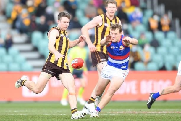 Liam Shiels of the Hawks kicks the ball during the round 22 AFL match between Hawthorn Hawks and Western Bulldogs at University of Tasmania Stadium...