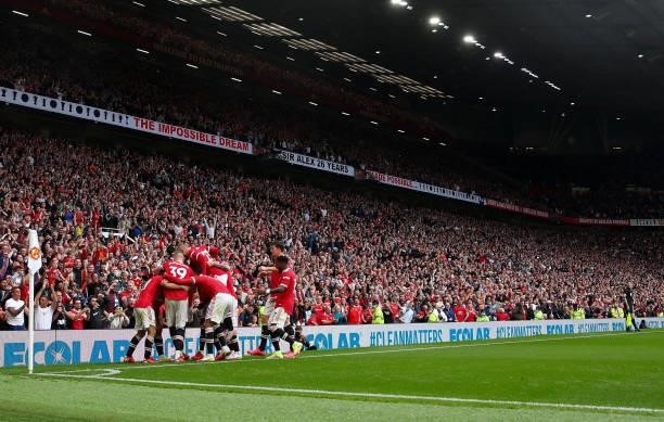 General view as Manchester United celebrate after Bruno Fernandes scores his 2nd goal during the Premier League match between Manchester United and...