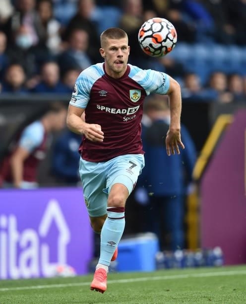 Johann Berg Gudmundsson of Burnley runs with the ball during the Premier League match between Burnley and Brighton & Hove Albion at Turf Moor on...